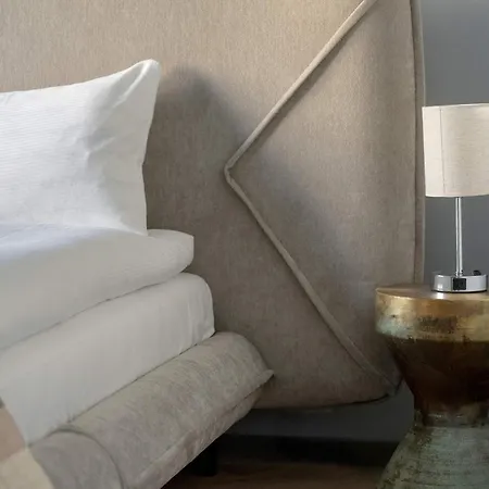 Elegant In For Remote Work With Parking And Balcony By Renters *