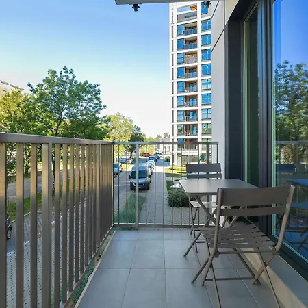 公寓 Elegant In For Remote Work With Parking And Balcony By Renters *